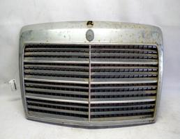 Решетка радиатора для Mercedes-Benz E-класс W124/S124/C124/A124 (1984—1997)  запчасти бу