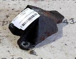 Кронштейн АКПП левый для Audi 100 C4 91-94г  запчасти бу