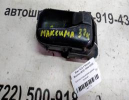 Крючок двери правой для Nissan Maxima A32 (1994—2000)  запчасти бу