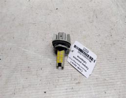 Патрон указателя габарита для Mitsubishi Space Wagon II (1991—1998)  запчасти бу