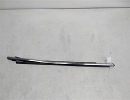 Молдинг стекла двери передней правой для Audi 100 C3 (1982—1988)  запчасти бу