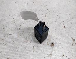 Реле 21 поворотов для VOLKSWAGEN Golf Mk2 (1983—1992)  запчасти бу