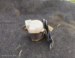 Ремень безопасности задний для Peugeot 107 I рестайлинг (2009—2012)  запчасти бу