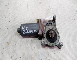 Моторчик ЭСП переднего левого для Mercedes-Benz C-класс W202/S202 (1993—1997)  запчасти бу