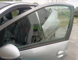 Стекло двери передней левой для Peugeot 206 I (1998—2012)  запчасти бу