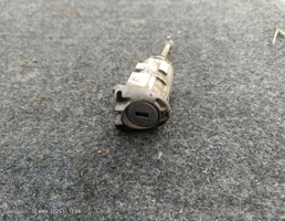 Личинка ручки двери левой для Renault Megane II (2002—2006)  запчасти бу