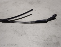 Поводок стеклоочистителя передний правый для Ford Focus III (2011—2015)  запчасти бу