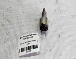 Датчик включения заднего хода для BMW 5 серия E34 (1988—1996)  запчасти бу