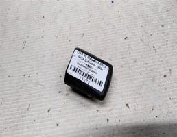 Заглушка ручки наружней задней правой для Mercedes-Benz E-класс W124/S124/C124/A124 (1984—1997)  запчасти бу