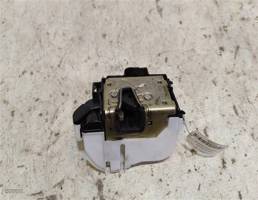 Замок двери передней правой для VOLKSWAGEN Polo III (1994—2002)  запчасти бу