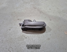 Крючок двери передней левой для Peugeot 107 I рестайлинг (2009—2012)  запчасти бу