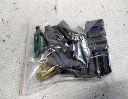 Пистон молдинга крыши для Nissan Micra K11 (1992—2002)  запчасти бу