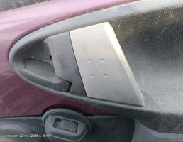 Ручка обшивки двери передней правой для Peugeot 107 I рестайлинг (2009—2012)  запчасти бу