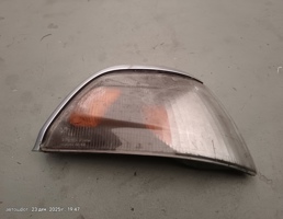 Указатель поворота правый белый для Toyota Hiace Regius I (1997—1999)  запчасти бу