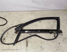 Рамка стекла двери передней левой для Audi A4 B6 (2000—2006)  запчасти бу