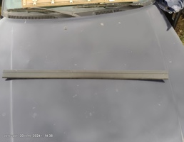 Молдинг двери передней правой для Audi 100 C4 (1990—1994)  запчасти бу