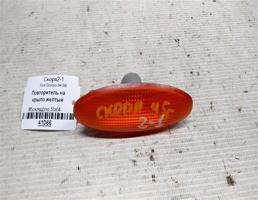 Повторитель на крыло желтый для Ford Scorpio II (1994—1998)  запчасти бу