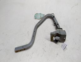 Петля крышки багажника правая для Nissan Maxima A33 (1999—2006)  запчасти бу