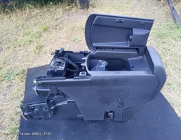 Подлокотник для Peugeot 3008 I рестайлинг (2013—2016)  запчасти бу