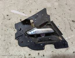 Крючок двери передней правой для Mercedes-Benz E-класс W210/S210 (1995—1999)  запчасти бу