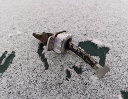 Ограничитель двери задней для Peugeot 107 I рестайлинг (2009—2012)  запчасти бу