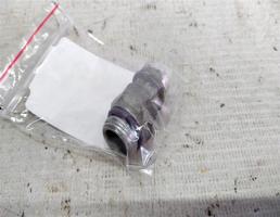 Штуцер заправочного золотника для Mercedes-Benz A-класс W168 (1997—2001)  запчасти бу