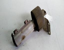 Кронштейн бампера заднего левый для Audi 80 B4 91-94г  запчасти бу
