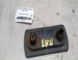 Крепление бампера для VOLKSWAGEN Passat B3 (1988—1993)  запчасти бу