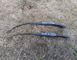 Поводок стеклоочистителя передний пара для VOLKSWAGEN Polo III (1994—2002)  запчасти бу