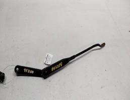 Поводок стеклоочистителя передний правый для Opel Vectra A (1988—1995)  запчасти бу