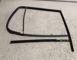 Молдинг стекла двери задней правой для VOLKSWAGEN Polo III (1994—2002)  запчасти бу