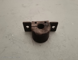 Кронштейн стабилизатора переднего для Land Rover Defender I рестайлинг (2007—2016)  запчасти бу