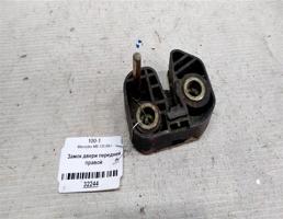 Замок двери передней правой для Mercedes-Benz MB100 I (1981—1996)  запчасти бу