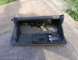 Бардачок для Nissan Serena C24 (1999—2005)  запчасти бу