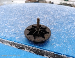 Крепление запасного колеса для Peugeot 107 I рестайлинг (2009—2012)  запчасти бу