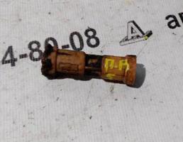 Втулка направляющая масляного щупа для VOLKSWAGEN Passat B5 (1996—2001)  запчасти бу