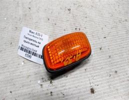 Повторитель на крыло желтый для Nissan Maxima A33 (1999—2006)  запчасти бу