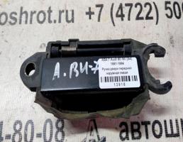 Ручка двери наружная передней левой для Audi 80 B4 (1991—1996)  запчасти бу