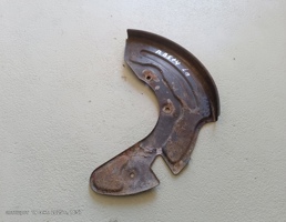 Защита колодок передняя правая для VOLKSWAGEN Passat B5 рестайлинг (2000—2005)  запчасти бу