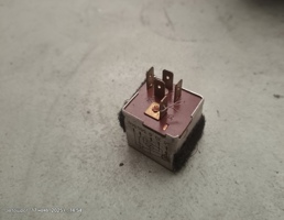 Реле люка для Audi 100 C4 (1990—1994)  запчасти бу