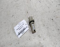 Патрон указателя габарита для Toyota RAV4 II (2000—2003)  запчасти бу