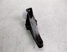 Кронштейн КПП левый для Audi 100 C3 рестайлинг (1988—1991)  запчасти бу