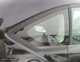 Стекло кузовное глухое правое для Citroen C4 I (2004—2014)  запчасти бу