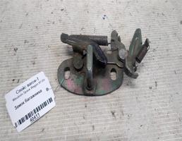 Ответная часть замка багажника для Mitsubishi Space Wagon II (1991—1998)  запчасти бу