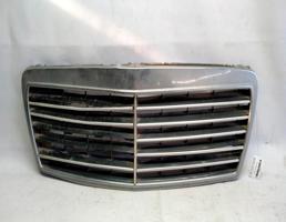 Решетка радиатора для MERSEDESBENZ W210 E 95-00г  запчасти бу