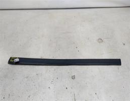 Молдинг двери нижний передней правой для Mercedes-Benz 190 (W201) W201 (1982—1993)  запчасти бу