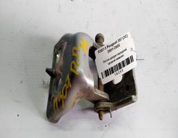 Петля двери передней нижняя правая для Peugeot 307 3С  запчасти бу