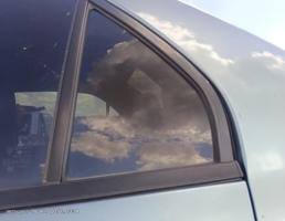 Стекло двери задней левой (форточка) для Mitsubishi Lancer IX (2000—2007)  запчасти бу