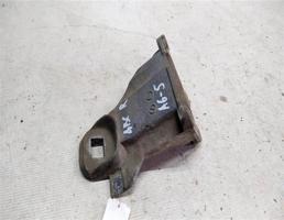 Кронштейн ДВС правый для Audi A6 C4 (1994—1997)  запчасти бу