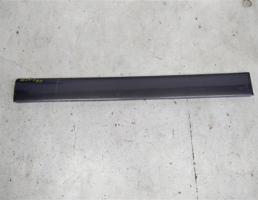 Молдинг двери передней правой для Audi A6 C4 (1994—1997)  запчасти бу